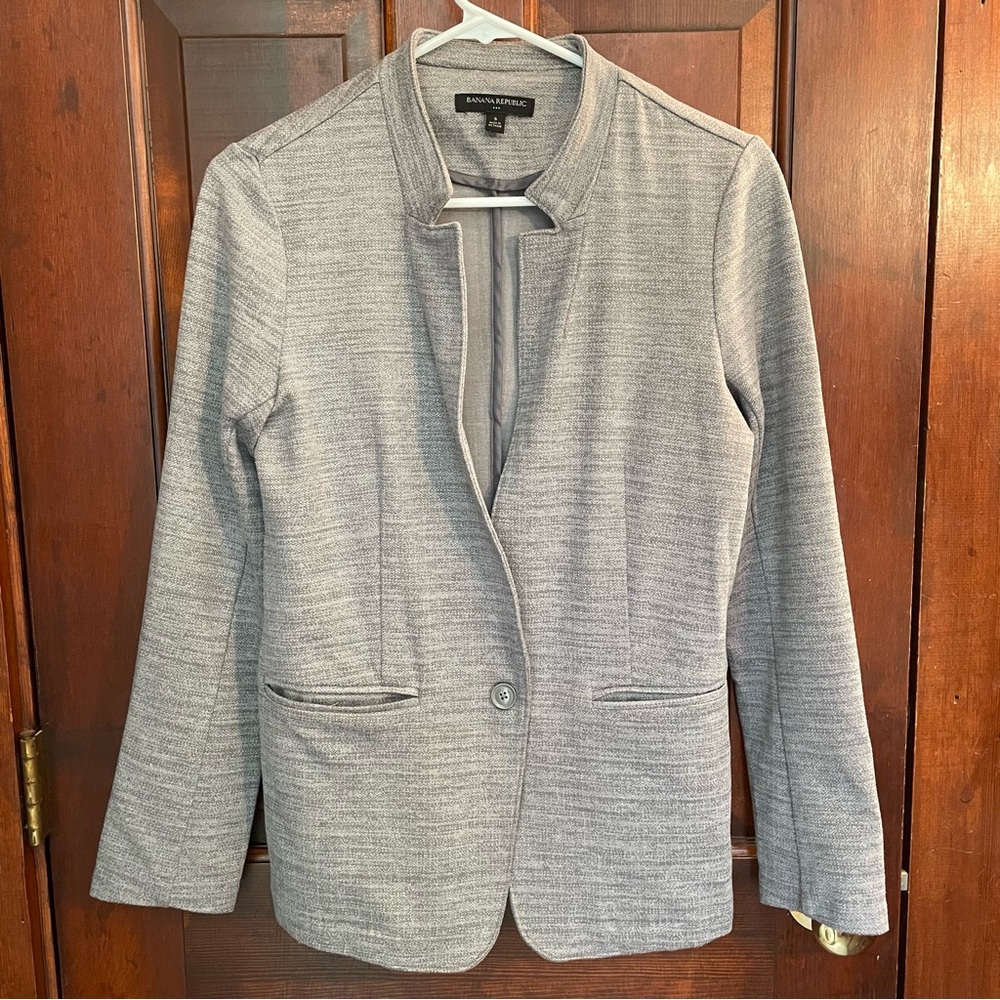 Banana Republic Factory
Women's Gray Textured Knit Inverted Collar Blazer